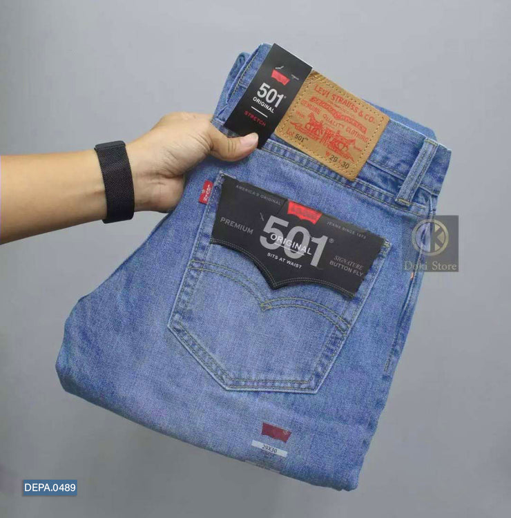 Levi's Light Wash Jeans - Slim Taper Fit / 0489